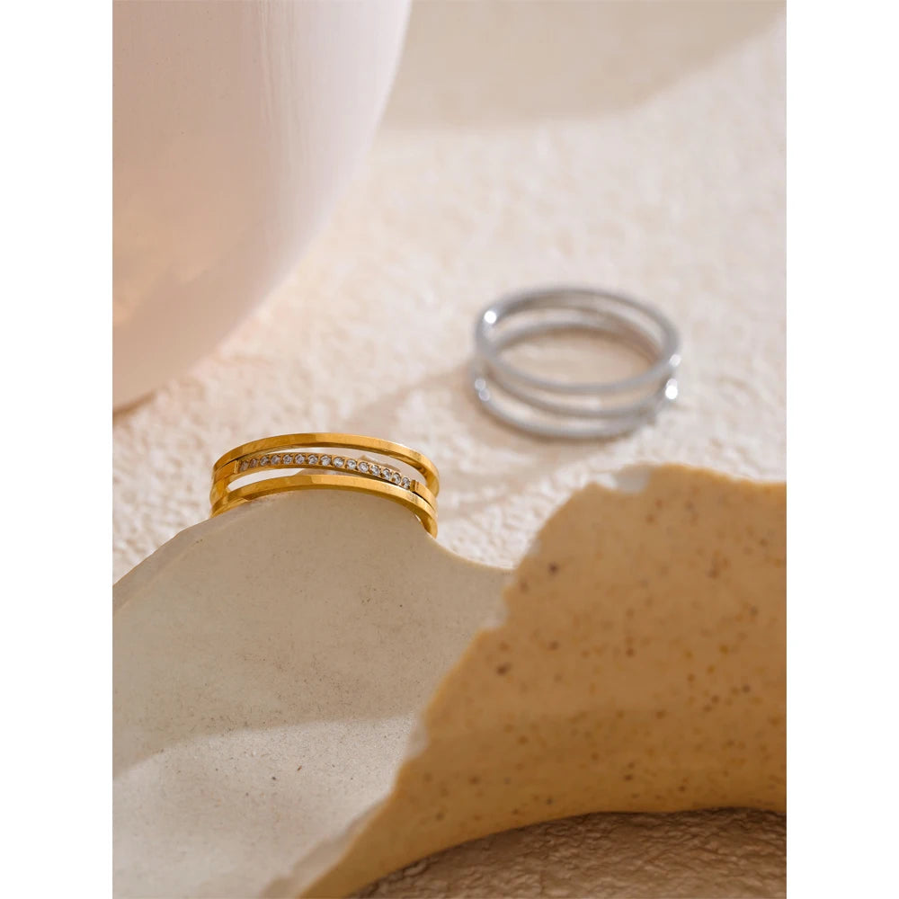 Anel Valmont Cravejado Banhado em Ouro 18k